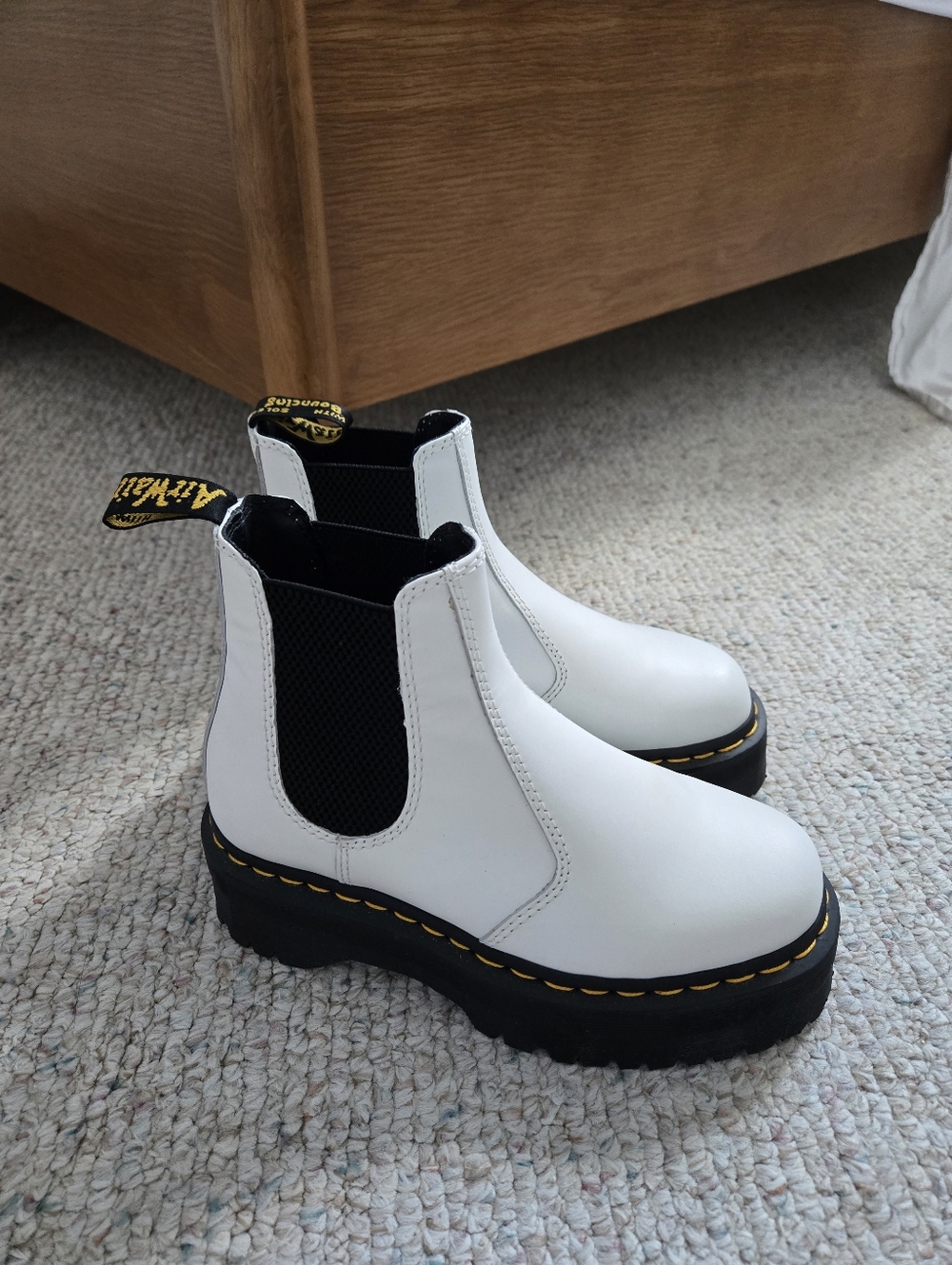Dr Martens 2976 Quad Chelsea Boot Smooth White Leather Women Size US 6